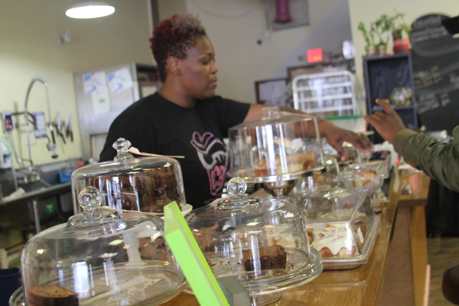 Detroit Native Baker Has Celebrities Flocking To Her Award Winning Bakery